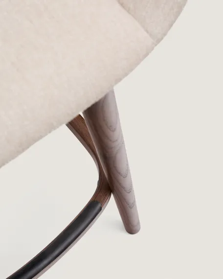 Полубарный стул Konna 65 см бежевый с ножками из темного ясеня