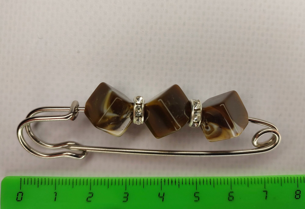 Булавка брошь "Коричневые камешки" для кардигана, пальто, платков, костюмов, шарфа, одежды .Цвет коричневый.