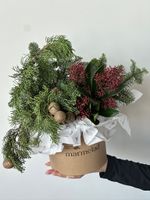 Коробка из хвои и скиммии