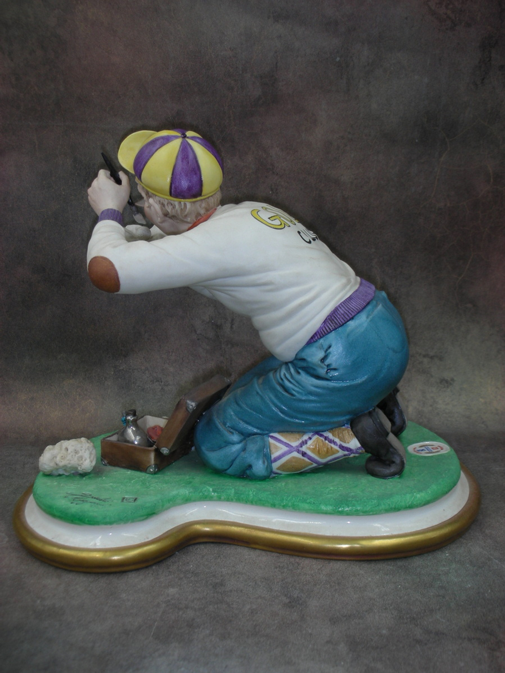 Статуэтка. Фарфор. Гольф клуб. Capodimonte. Италия