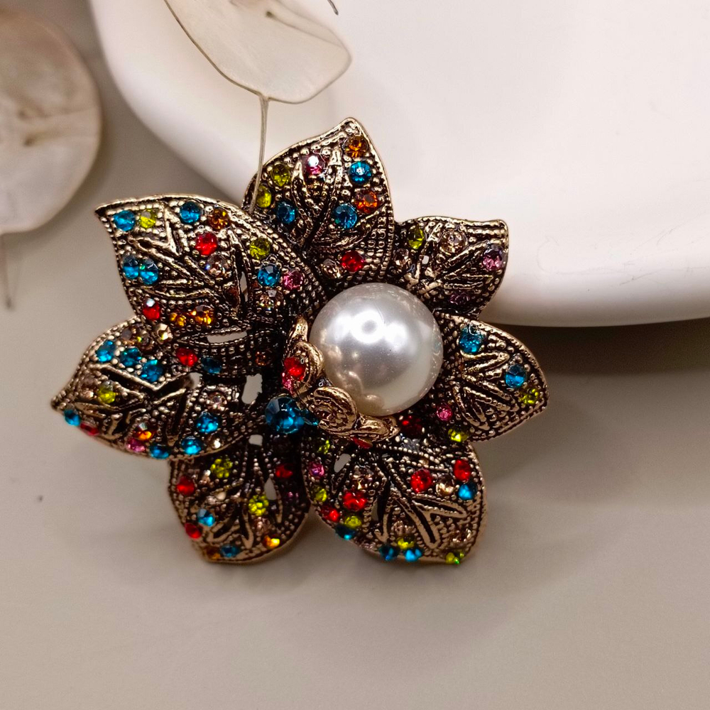 Брошь "Цветочная брошь с жемчужиной"