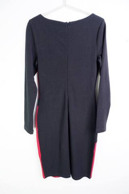 Платье Avon сдержанное, визуально на 40/42 размер