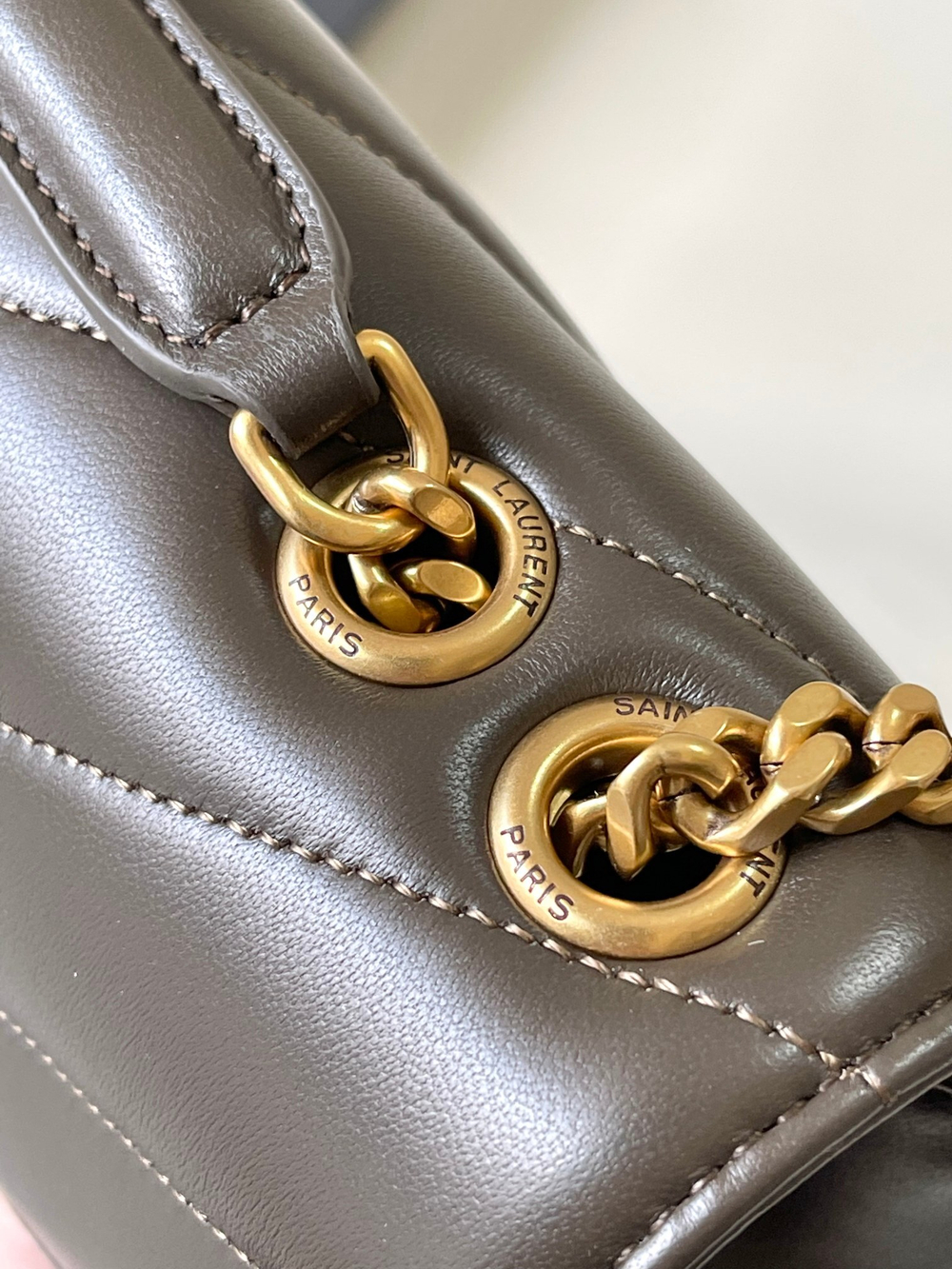 Saint Laurent Loulou Small 24 cm