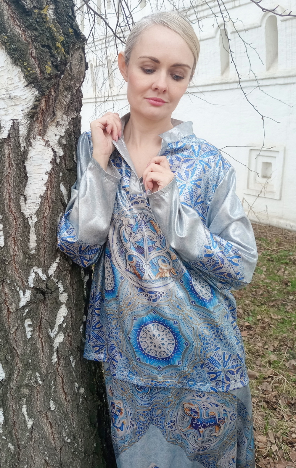 Костюм "Гжель" (блуза и юбка), коллекция "Сны белого камня", по мотивам белокаменной резьбы домонгольских соборов Владимирской земли