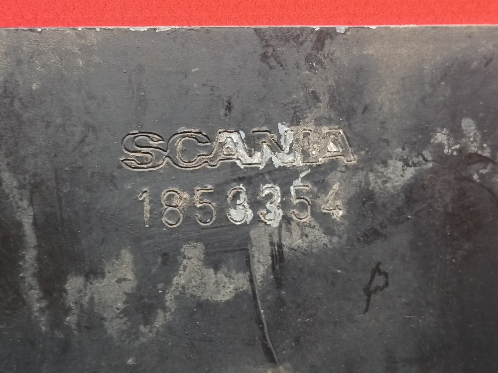 Кронштейн фары левой