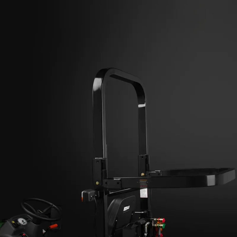 Газонокосильная машина Caiman Dako 25H с аграрными колесами