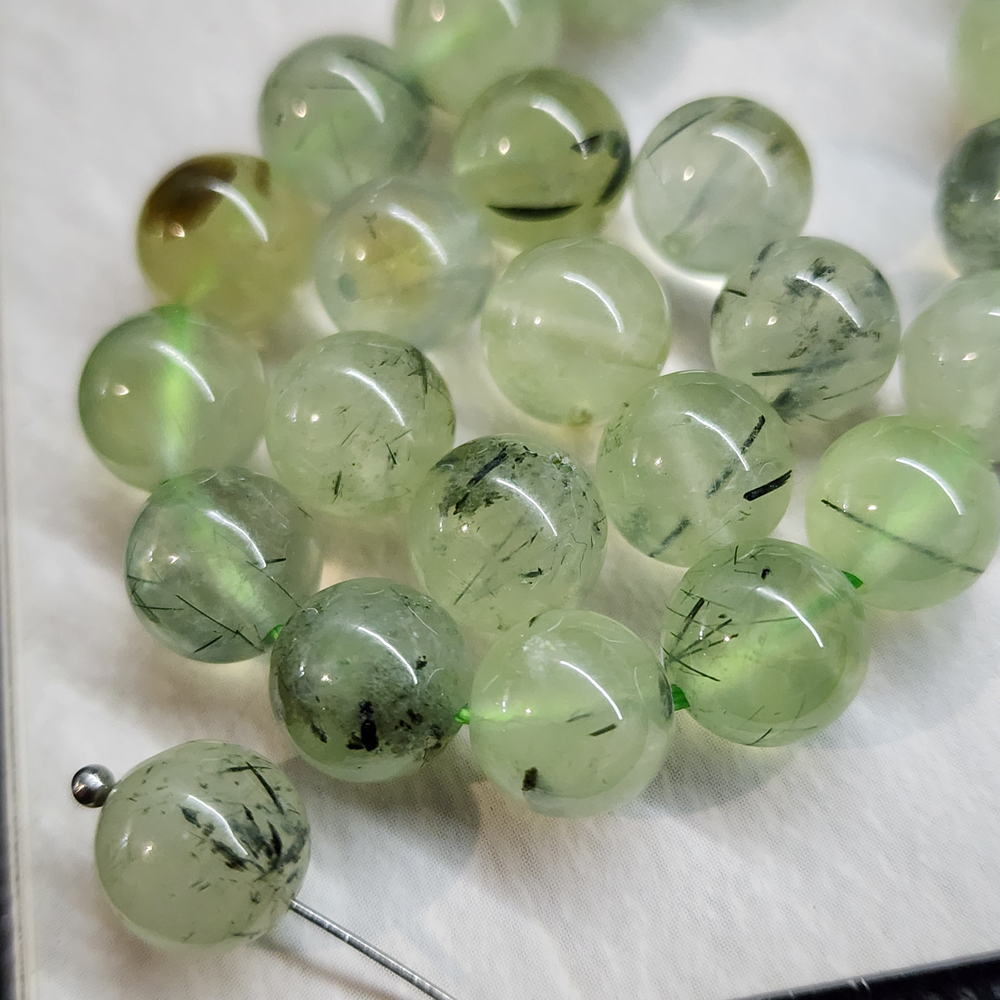 Пренит природный, бусины 8мм, штучно