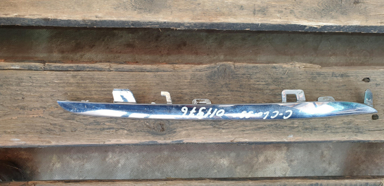 Молдинг решетки радиатора Mercedes C (W205) 14-18 Б/У Оригинал A2058880373