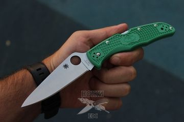 Складной нож Spyderco Endura Flat Ground Green C10FPGR c клинком из стали VG-10, рукоять FRN