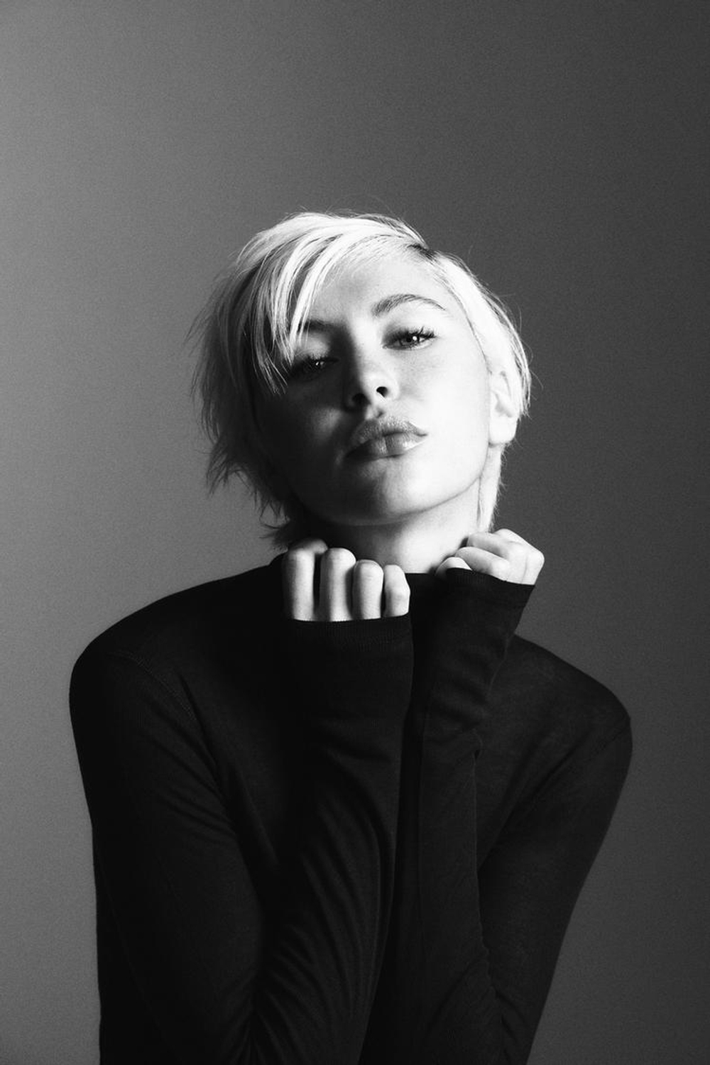 ZARA ФУТБОЛКА С ВОРОТНИКОМ-СТОЙКОЙ, ЧЕРНЫЙ