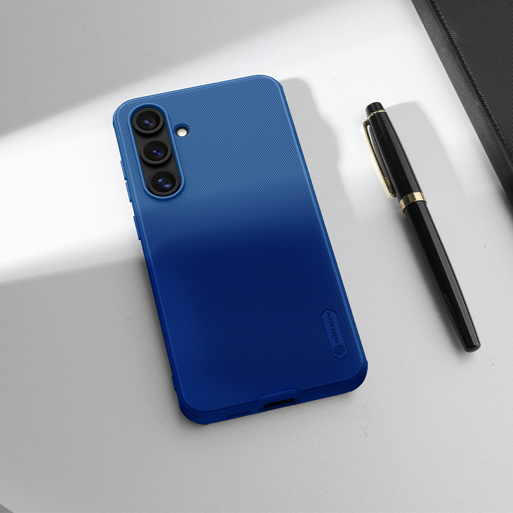 Усиленный двухкомпонентный чехол синего цвета от Nillkin для Samsung Galaxy S24 FE, серия Super Frosted Shield Pro