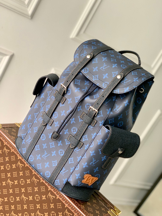 Louis Vuitton Christopher MM