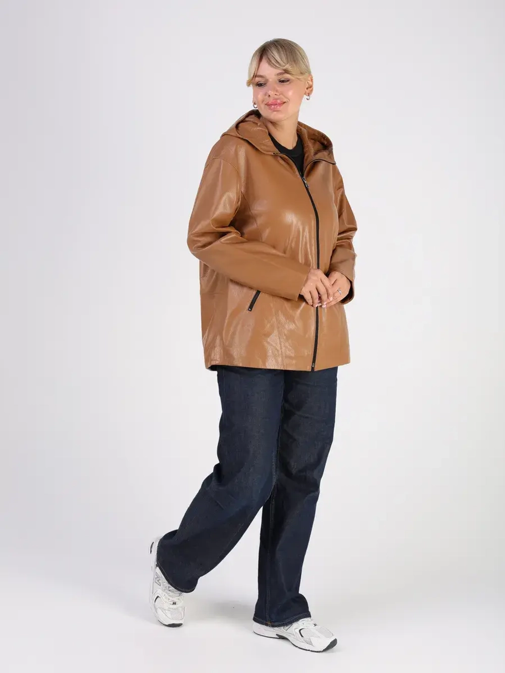 Кожаная куртка демисезонная с капюшоном оверсайз