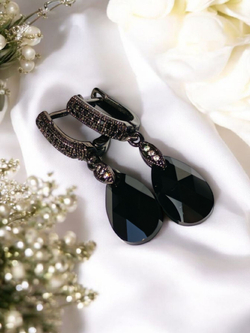 Серьги капли с кристаллами Swarovski черные