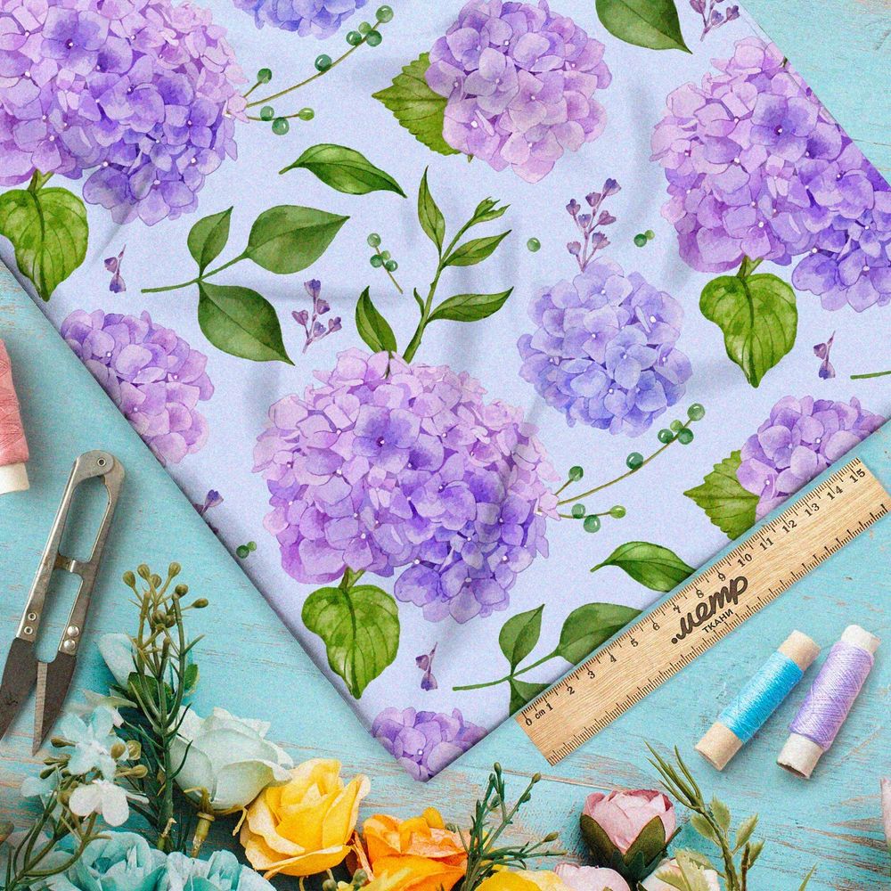 Ткань муслин нежные пучки цветов на фиолетовом фоне