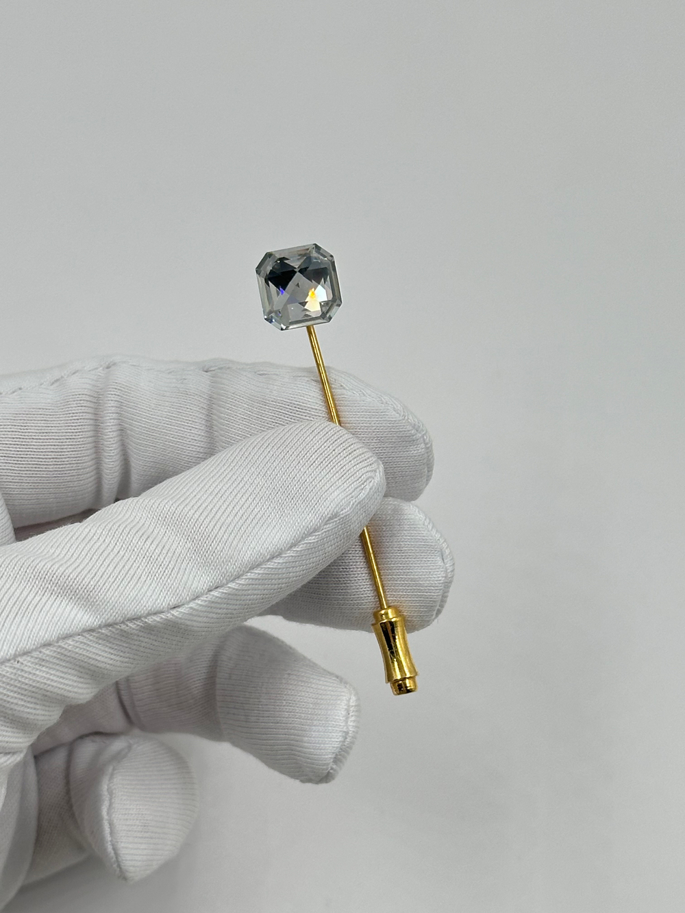 Брошь булавка с кристаллом