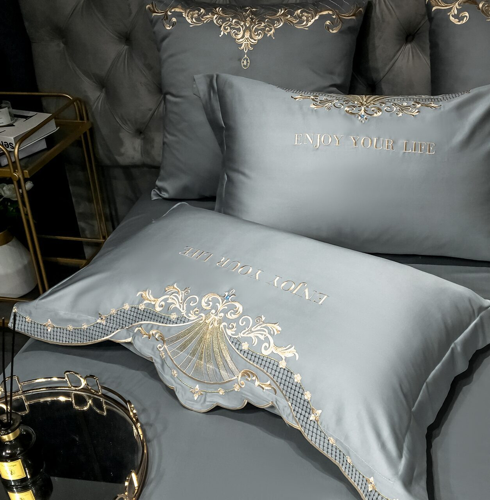 Постельное белье Сатин Гладкокрашеный Вышивка Делюкс на резинке DHCR004