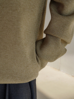 Свитер овсяного цвета в v-образным вырезом