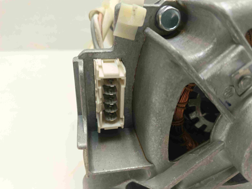 LS60840L кт224 Двигатель 5 контактов для стиральной машины AEG LS60840L б/у