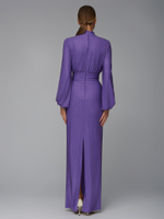 Женское платье макси фиолетовое с кристаллами и вырезом