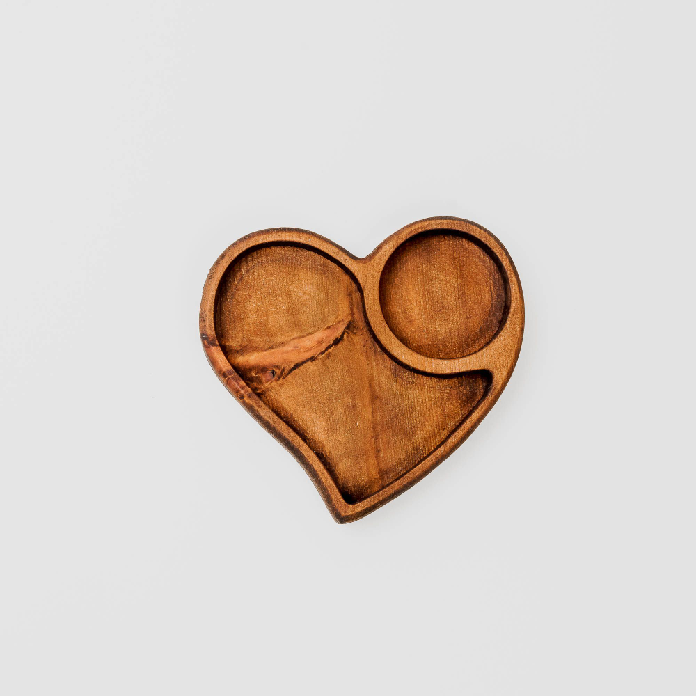 Деревянная менажница "Сердце" из кедра