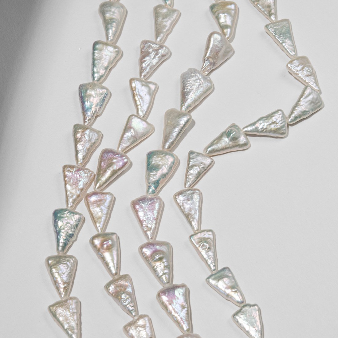 Жемчуг культивированный треугольник, белый, 17*10мм