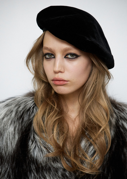 Берет из шелковго бархата