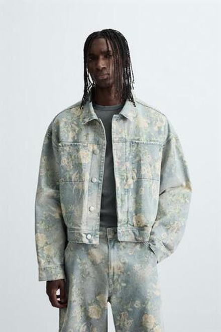 ZARA ДЖИНСОВАЯ КУРТКА С ЦВЕТОЧНЫМ ПРИНТОМ, РАЗНОЦВЕТНЫЙ