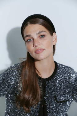 Ободок из бархата с камнями