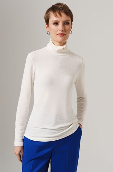 23110 Водолазка женская (молочный)