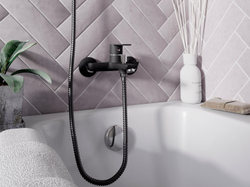Смеситель для ванны с душем STWORKI Хельсинки HFHS10130 черный однорычажный, настенный, латунь, с аэратором