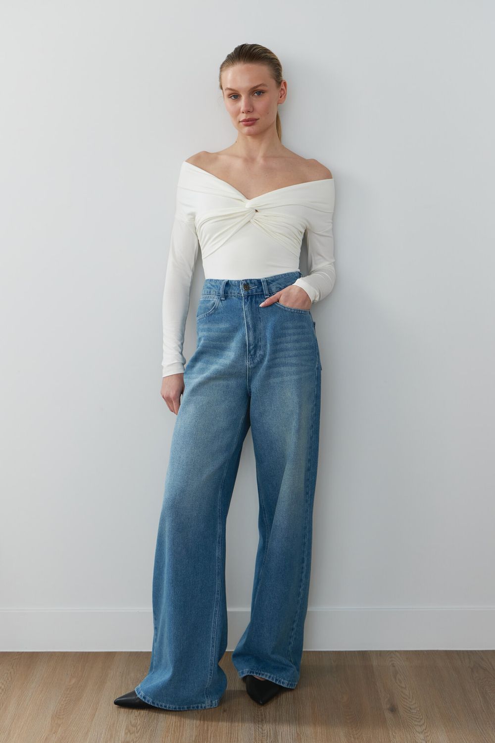 ТОП-БОДИ С ОТКРЫТЫМИ ПЛЕЧАМИ, МОЛОЧНЫЙ