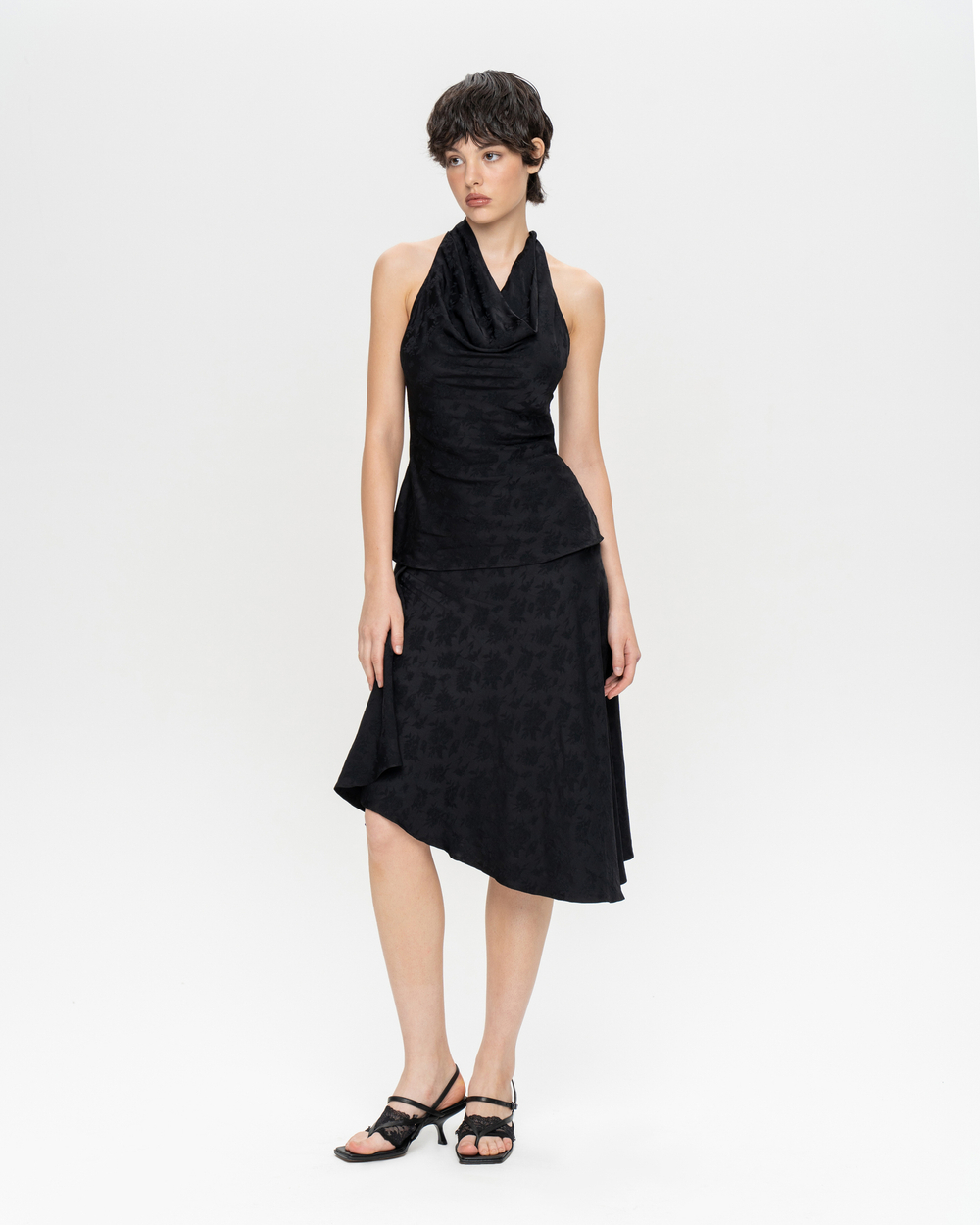 Топ на завязках с открытой спиной