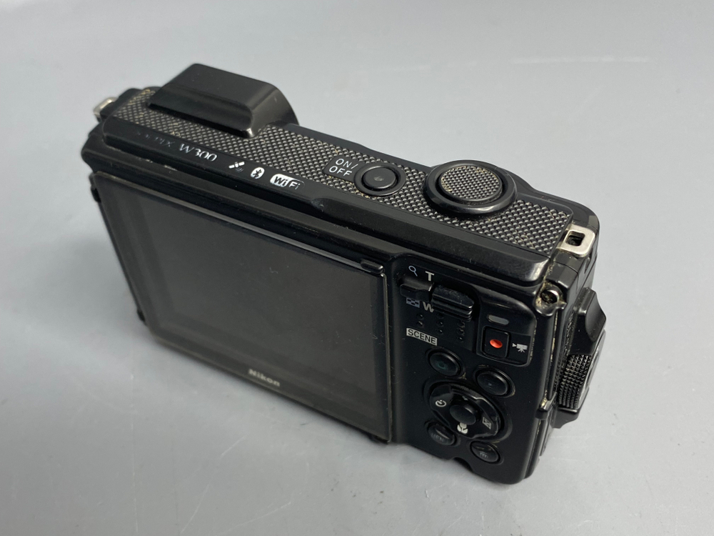 Nikon Coolpix W300 царапки на линзе