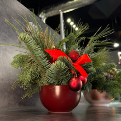 Рождественская композиция в керамической миске со свечкой