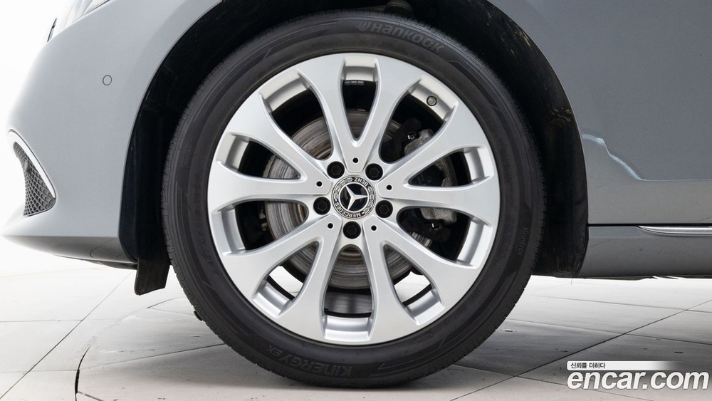 Mercedes-Benz E-Class W213 E220d Exclusive (08.2019)
