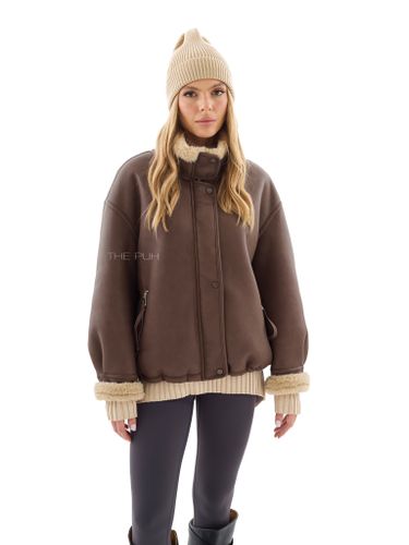 Коричневая дубленка с воротом-стойкой