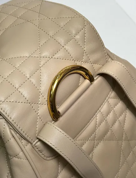 Рюкзак Dior Caro светло-коричневый, модель среднего формата