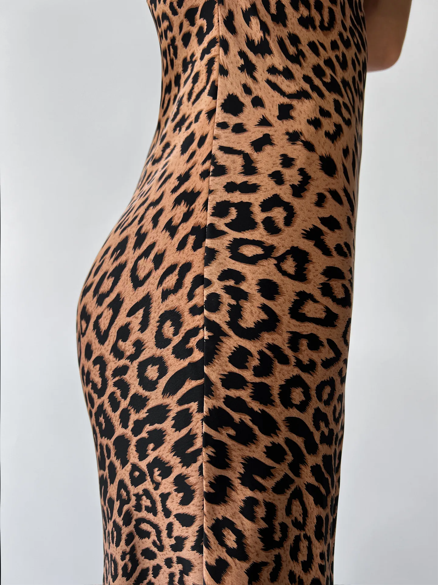Платье-комбинация Dream Moda на лямках леопардовый принт