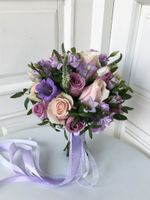 Свадебный букет из роз, маттиолы и зелени