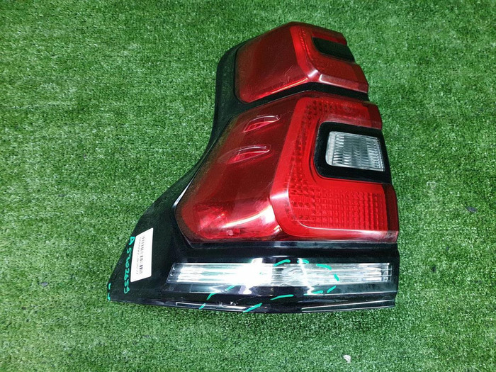 Фонарь левый Toyota Land Cruiser Prado 150 (2017-2020)