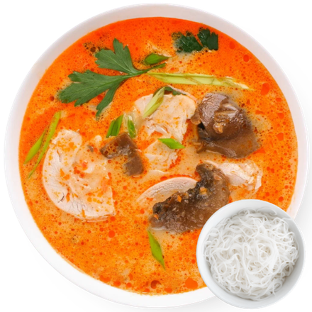 Суп Том-ям с курочкой и рисовой лапшой