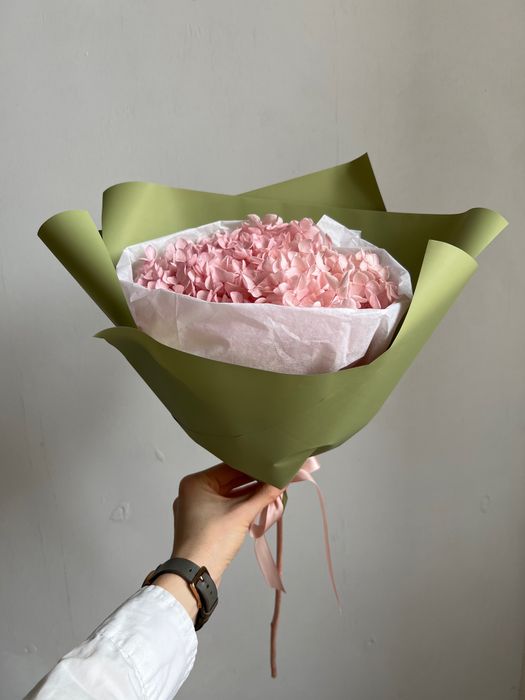 Букет Гортензия розовая в салатовой упаковке