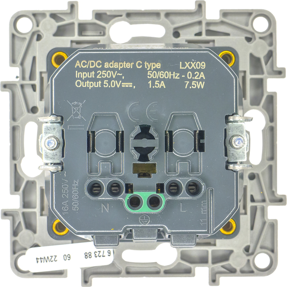 Розетка с заземлением с USB тип C со шторками 16А 250В 1500мА 7,5Вт слоновая кость ETIKA Legrand