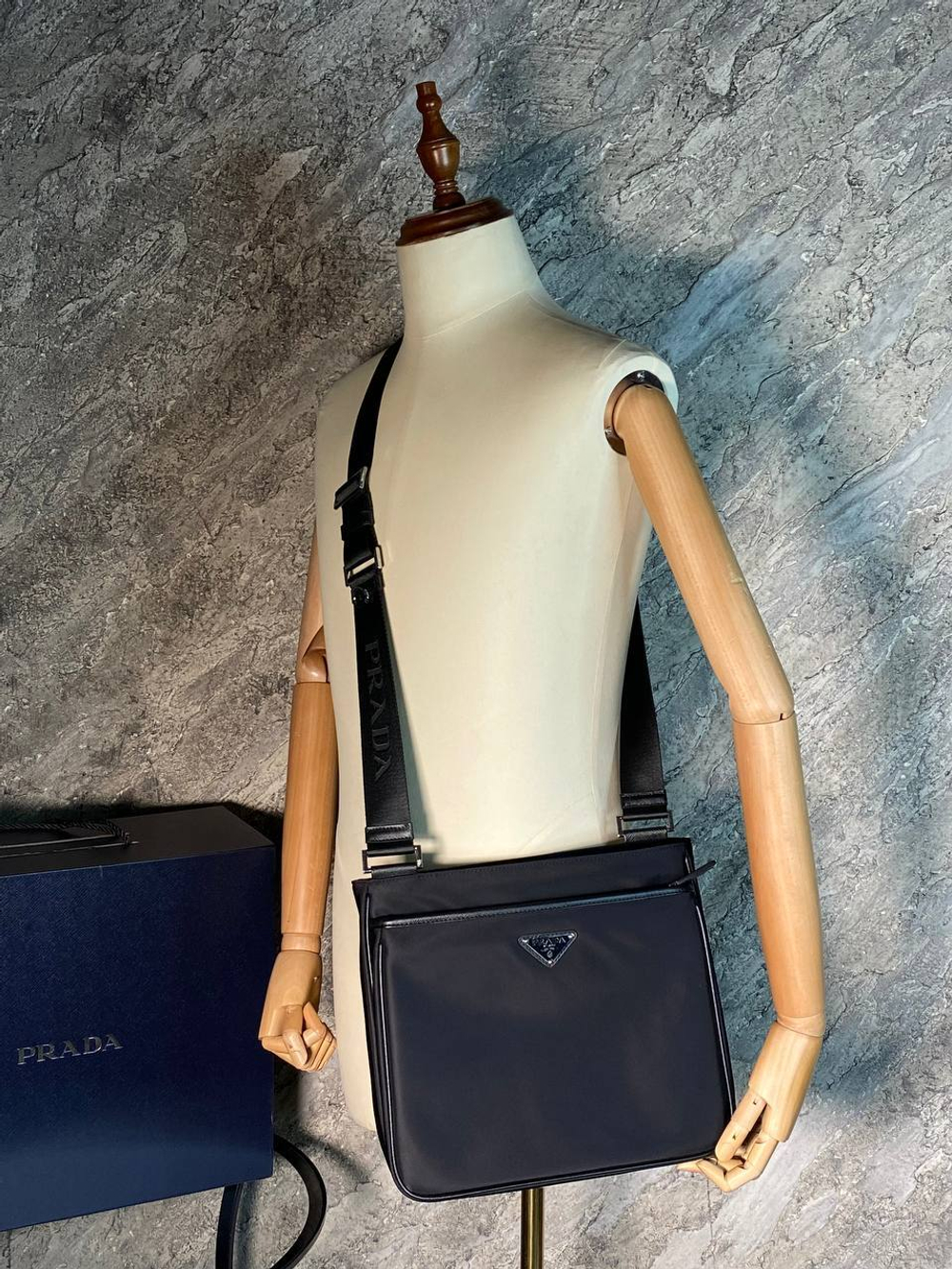 Сумка- мессенджер Prada