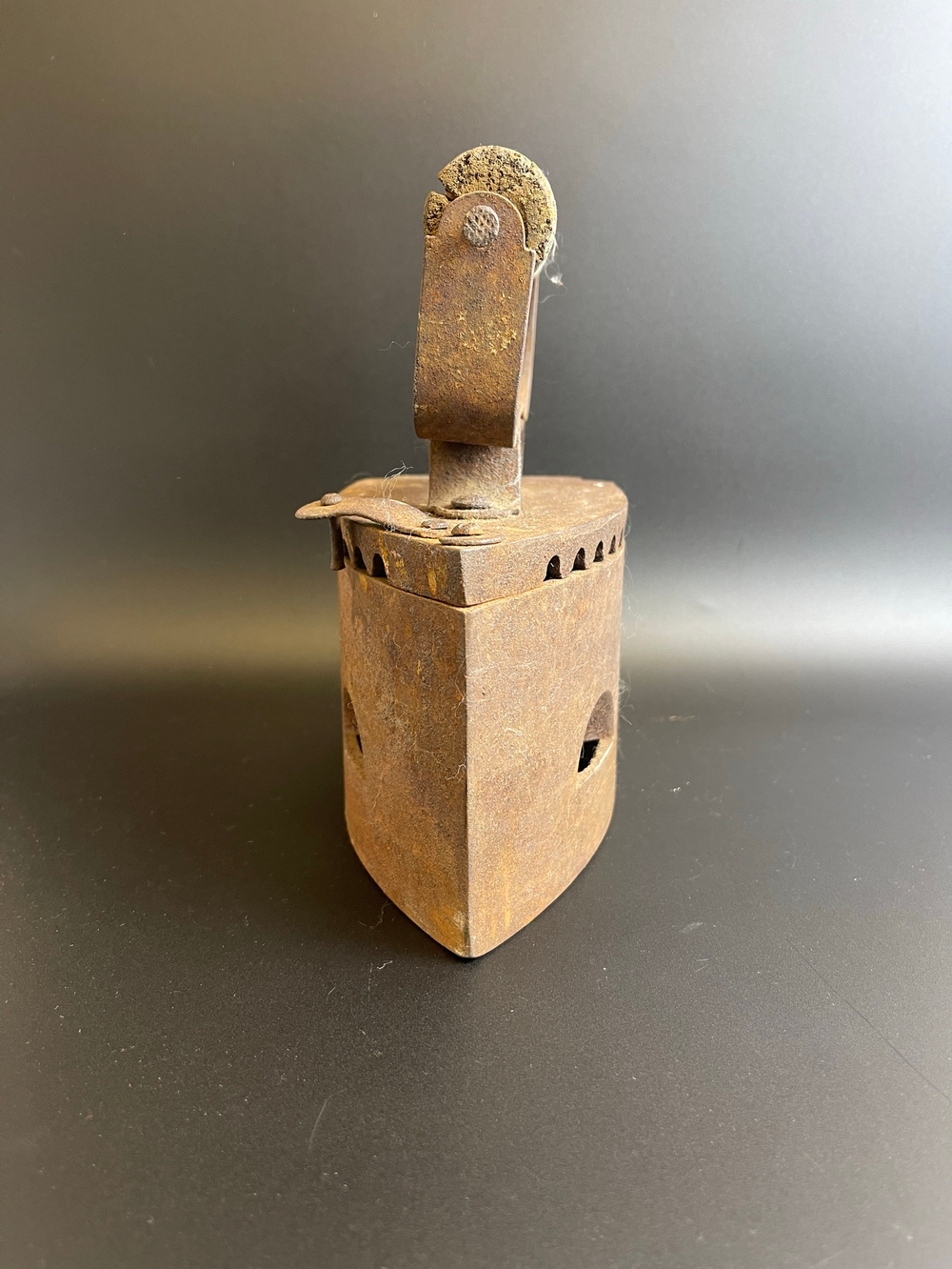 Угольный утюг УРАЛ КАСЛИ, чугун г. Касли, Челябинская обл., СССР, 1950-1956 гг.