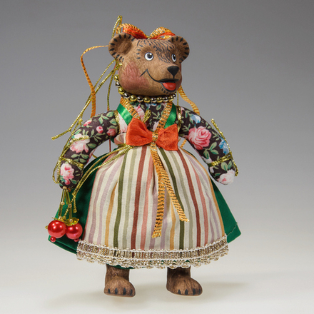 Ёлочная игрушка Медведица "Маша" с ягодкой