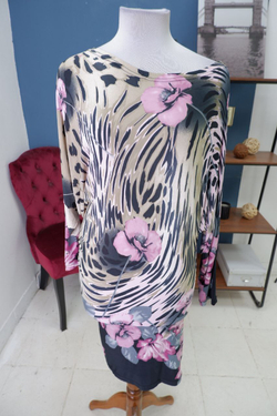 Платье красивое с цветочным притом 46 размер, новое