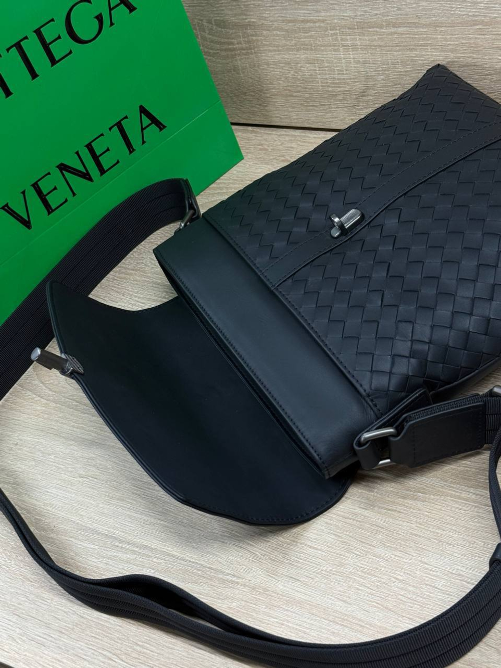 Сумка-мессенджер Bottega Veneta