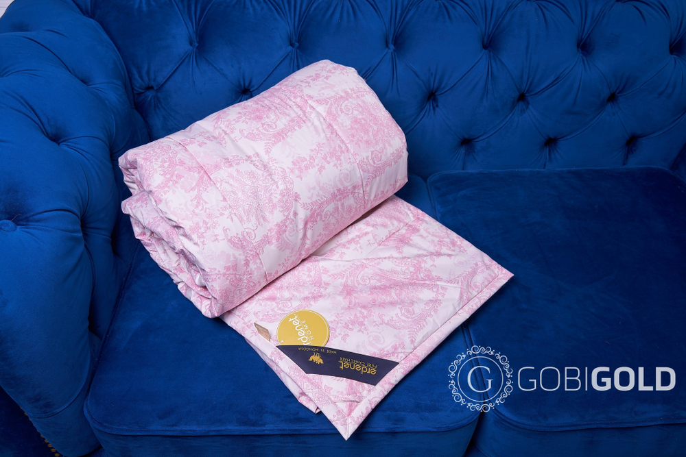 Одеяло стеганое из 100% верблюжьего пуха 200х220 см. (ERDENET) - розовый орнамент